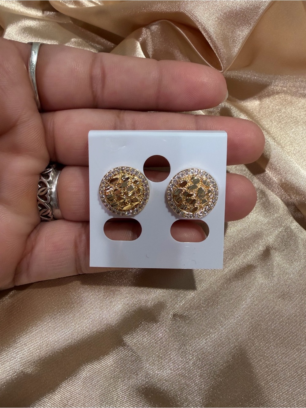 Brazilian gold earrings with spotted design